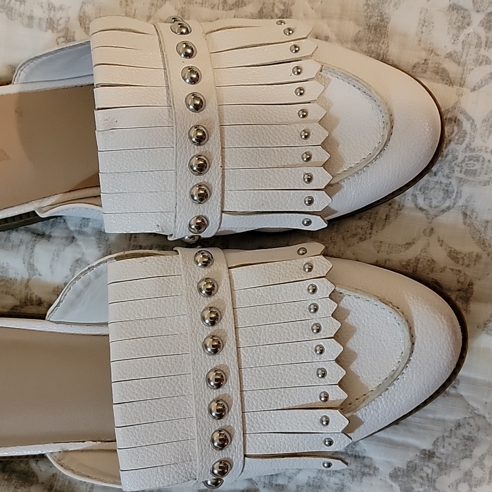 Shoes - Picture 2 of 7